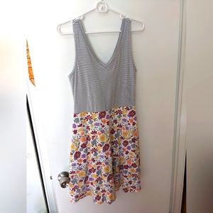 Pact organic cotton Sleeveless fit and flare dress v-neck pockets Medium